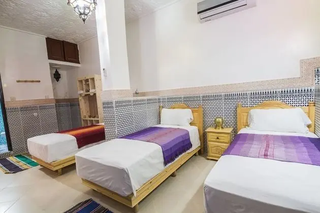 Habitación Triple completa con aire acondicionado Nº1