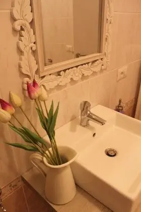 Deluxe Tek Büyük Yataklı Oda (External private bathroom)