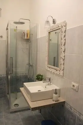 Standard Tek Büyük Yataklı Oda, Ortak Banyo