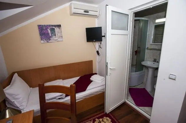 Basic Üç Kişilik Oda