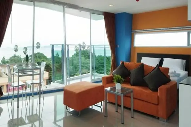 Deluxe Studio