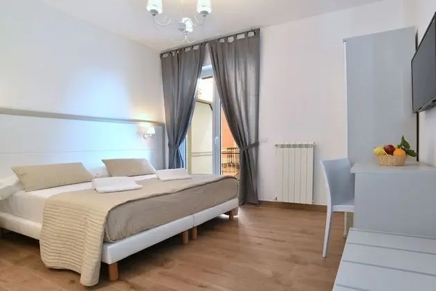 Deluxe Tek Büyük Yataklı Oda, 1 Büyük (Queen) Boy Yatak, Kısmi Deniz Manzaralı