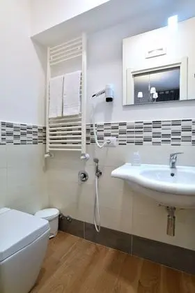 Deluxe Tek Büyük Yataklı Oda, 1 Büyük (Queen) Boy Yatak, Kısmi Deniz Manzaralı