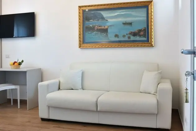 Dört Kişilik Oda, 1 Büyük (Queen) Boy Yatak ve Çekyat, Kısmi Deniz Manzaralı