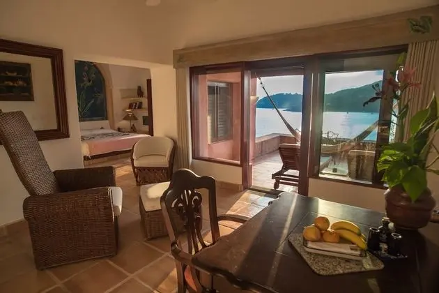 Oceanfront Deluxe Grand Suite