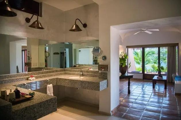 Oceanfront Deluxe Grand Suite