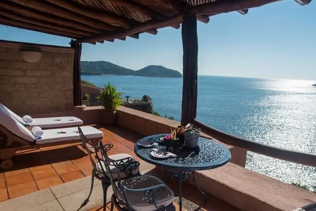 Oceanfront Terrace Suite