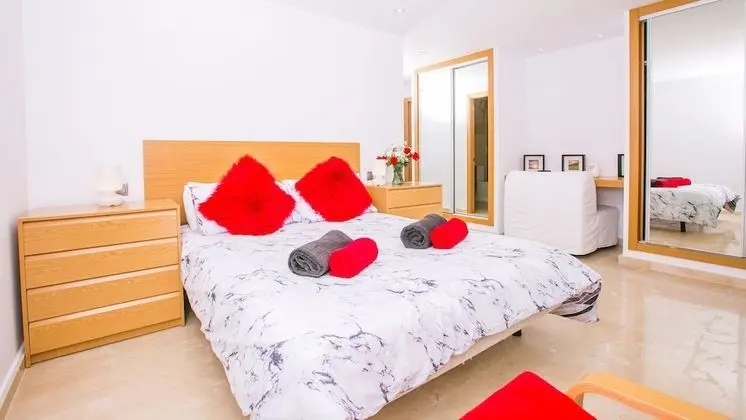 Family Tek Büyük Yataklı Oda, Teras, Havuz Kenarı