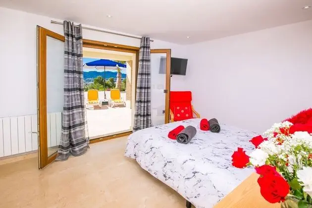 Family Tek Büyük Yataklı Oda, Teras, Havuz Kenarı