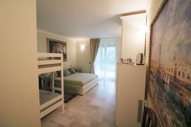 Family Oda, Bahçe Manzaralı