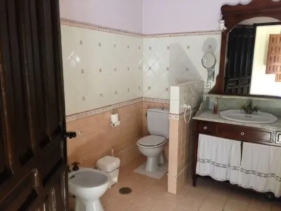 Tek Büyük Yataklı Oda, Ortak Banyo