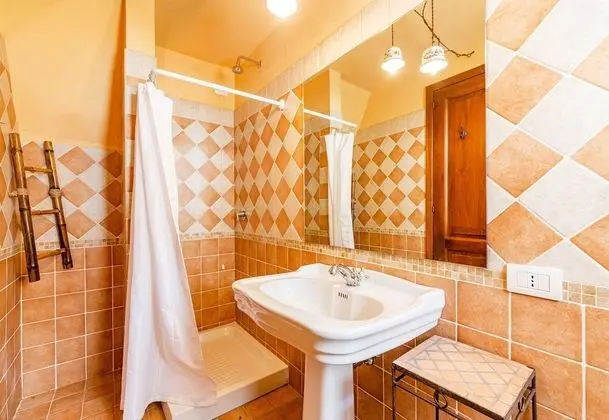 Family Ev, 2 Çift Kişilik Yatak, 2 Banyolu, Bahçeli (La Casetta Al Lago Incantato With)