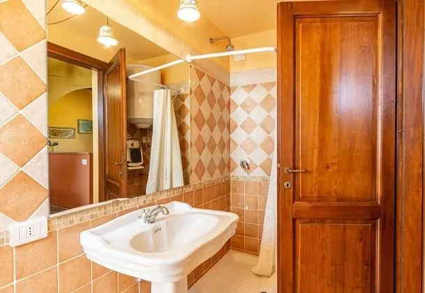 Family Ev, 2 Çift Kişilik Yatak, 2 Banyolu, Bahçeli (La Casetta Al Lago Incantato With)