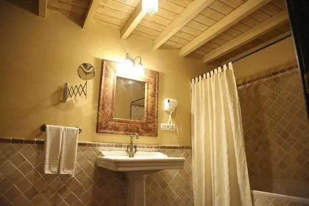 Deluxe Tek Büyük Yataklı Oda (for 2 people)