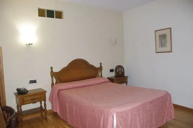 Tek Büyük Yataklı Oda (2 Adults + 1 Child)