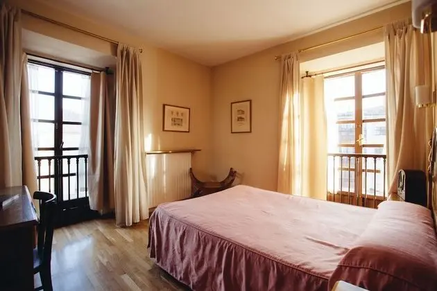 Tek Büyük Yataklı Oda (2 Adults + 1 Child)