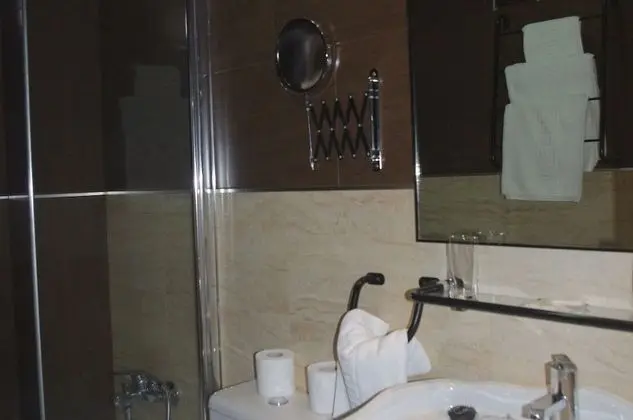 Tek Büyük Yataklı Oda (2 Adults + 1 Child)