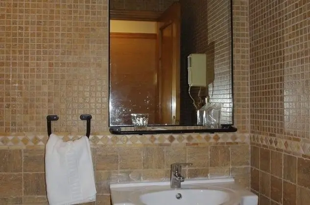 Tek Büyük Yataklı Oda (2 Adults + 1 Child)