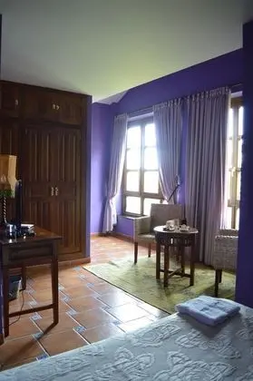 Tek Büyük Yataklı Oda (El Cuélebre)