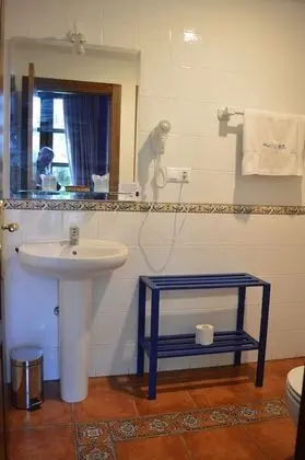 Tek Büyük Yataklı Oda (El Cuélebre)