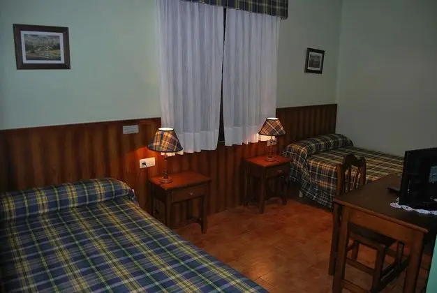 Tek Büyük veya İki Ayrı Yataklı Oda (3)