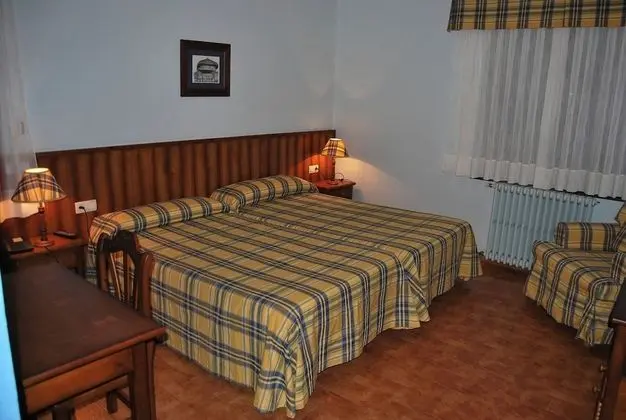 Tek Büyük veya İki Ayrı Yataklı Oda (3)