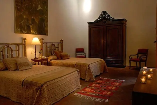 Mitla, 2 double beds