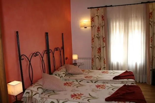 Tek Büyük veya İki Ayrı Yataklı Oda