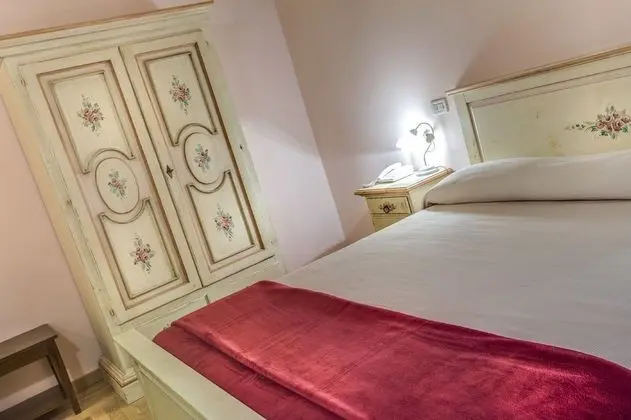 Büyük Yataklı Tek Kişilik Oda