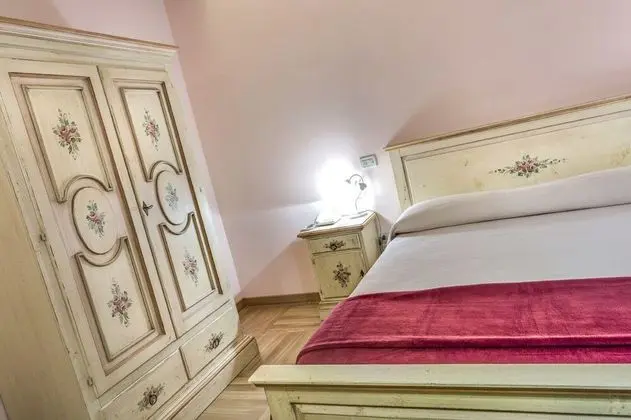 Büyük Yataklı Tek Kişilik Oda