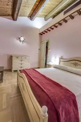 Büyük Yataklı Tek Kişilik Oda