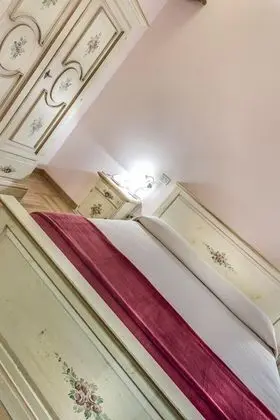 Büyük Yataklı Tek Kişilik Oda