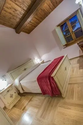 Büyük Yataklı Tek Kişilik Oda