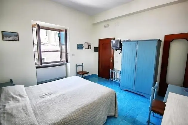 Üç Kişilik Oda