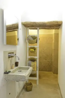 Design Tek Büyük Yataklı Oda, 1 Yatak Odası, Özel Banyo, Avlu (Le Makhzen)