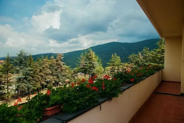 Üç Kişilik Oda, Teras