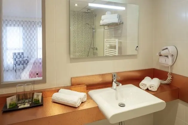 Üç Kişilik Oda, Dağ Manzaralı