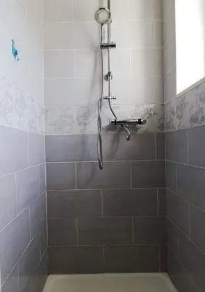 Tek Büyük Yataklı Oda, Ortak Banyo