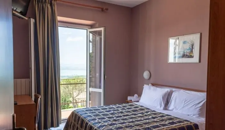 Panoramic Tek Büyük veya İki Ayrı Yataklı Oda