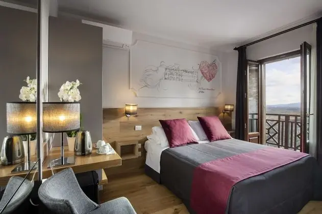 Tek Büyük Yataklı Oda, Balkon