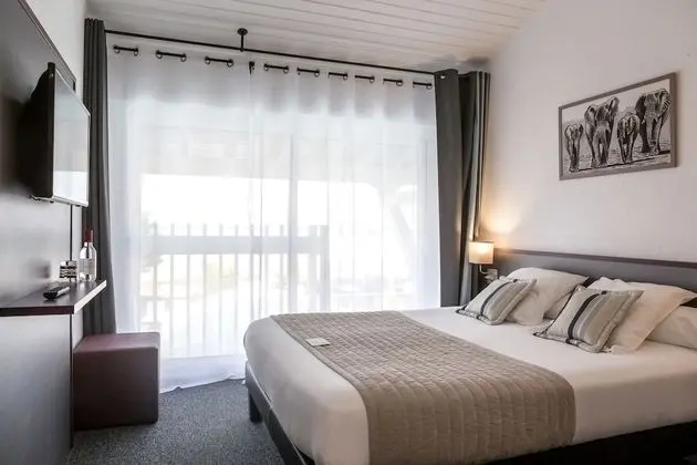 Tek Büyük Yataklı Oda, Havuz Manzaralı