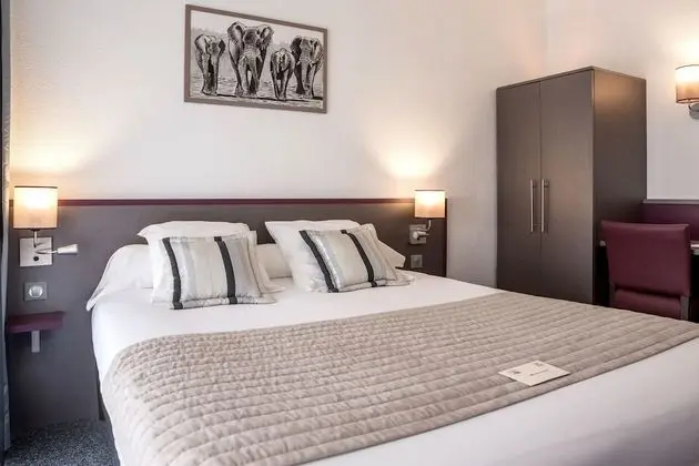 Tek Büyük Yataklı Oda, Havuz Manzaralı