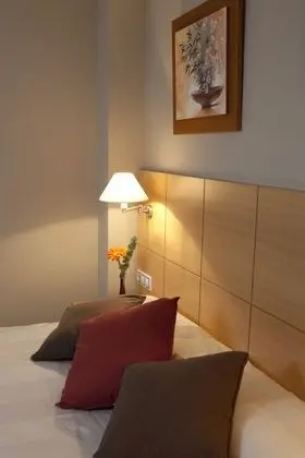 Tek Büyük Yataklı Oda, 3 Tek Kişilik Yatak