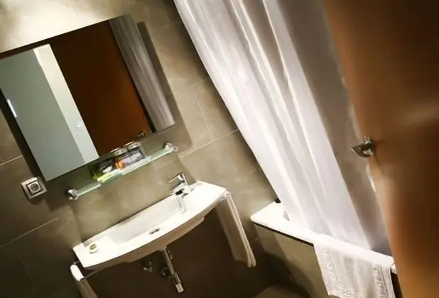 Tek Büyük Yataklı Oda, 3 Tek Kişilik Yatak