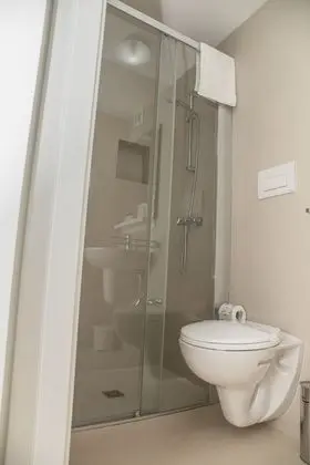 Tek Büyük Yataklı Oda, Balkon