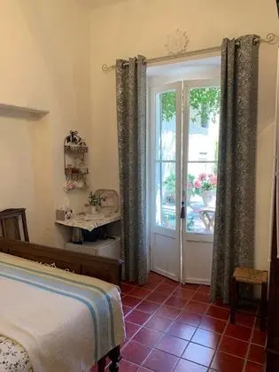Tek Büyük Yataklı Oda (Emmanuelle)