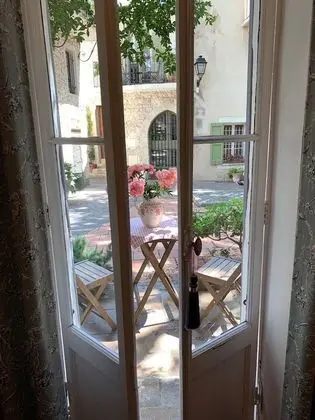 Tek Büyük Yataklı Oda (Emmanuelle)