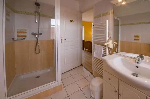 Comfort Tek Büyük Yataklı Oda, 1 Büyük (Queen) Boy Yatak, Sigara İçilmez (Capucine)