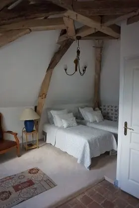 İki Ayrı Yataklı Oda (Les Papillons)