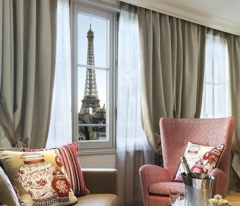 Süit (The Eiffel Tower)